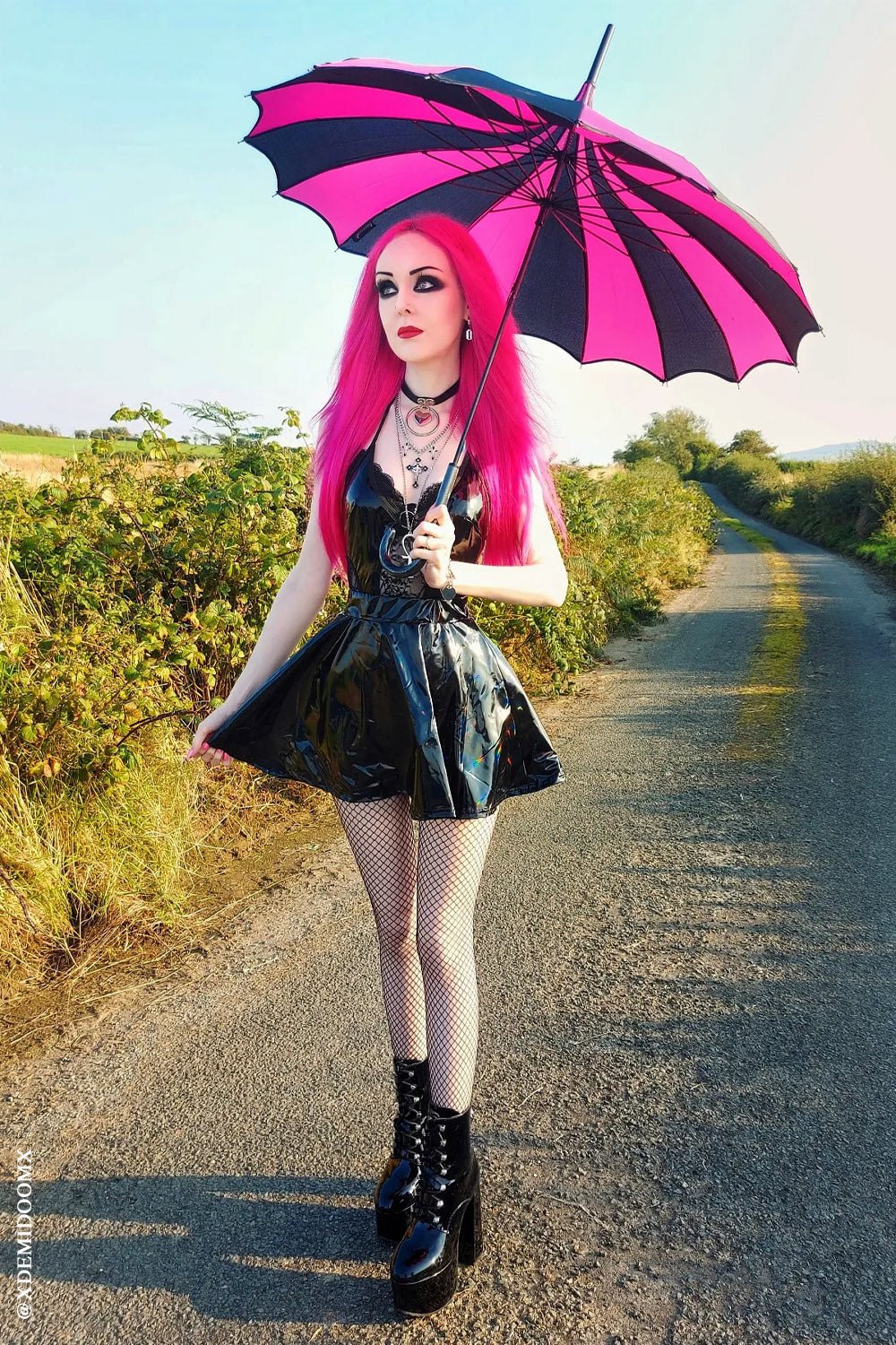 Batwing Pagoda Umbrella – Black & Hot Pink Statement Stripe