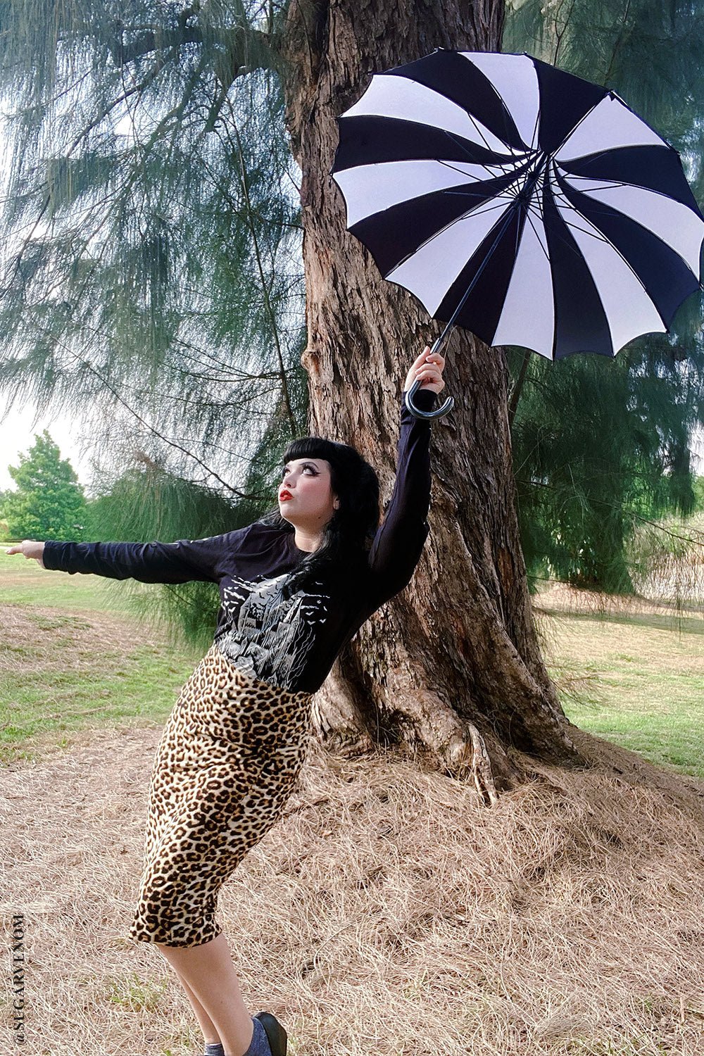 Batwing Pagoda Umbrella – Black & White Statement Stripe