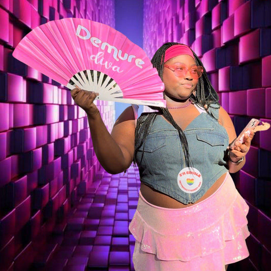 Demure Diva – Festival Fan
